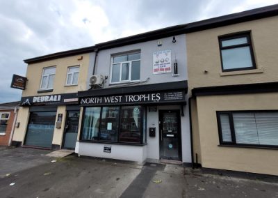 Shop to rent in Swinton Manchester
