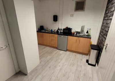 Kitchen area of Industrial unit to rent